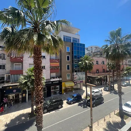 Piazza Place 3 *