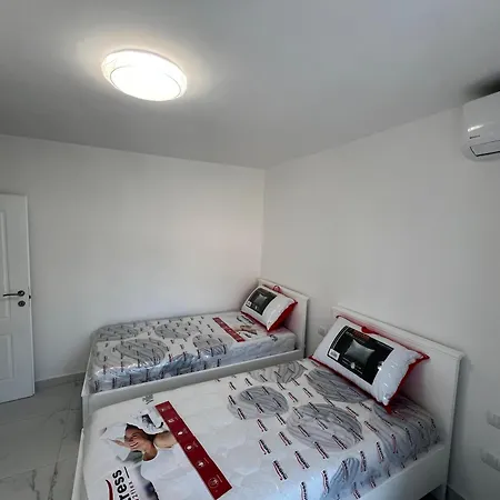 Piazza Place 3 *