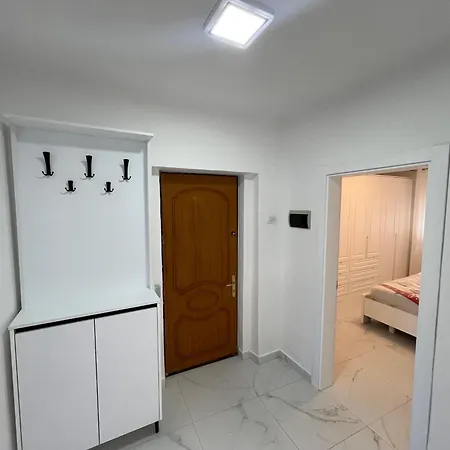 Piazza Place 3 *