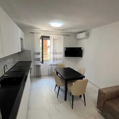 Piazza Place 3 *